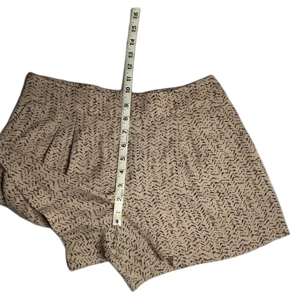 LOFT by Ann Taylor SP Women's Dress Shorts Side Zipper Pockets Tan & Navy Ch… - Picture 7 of 12